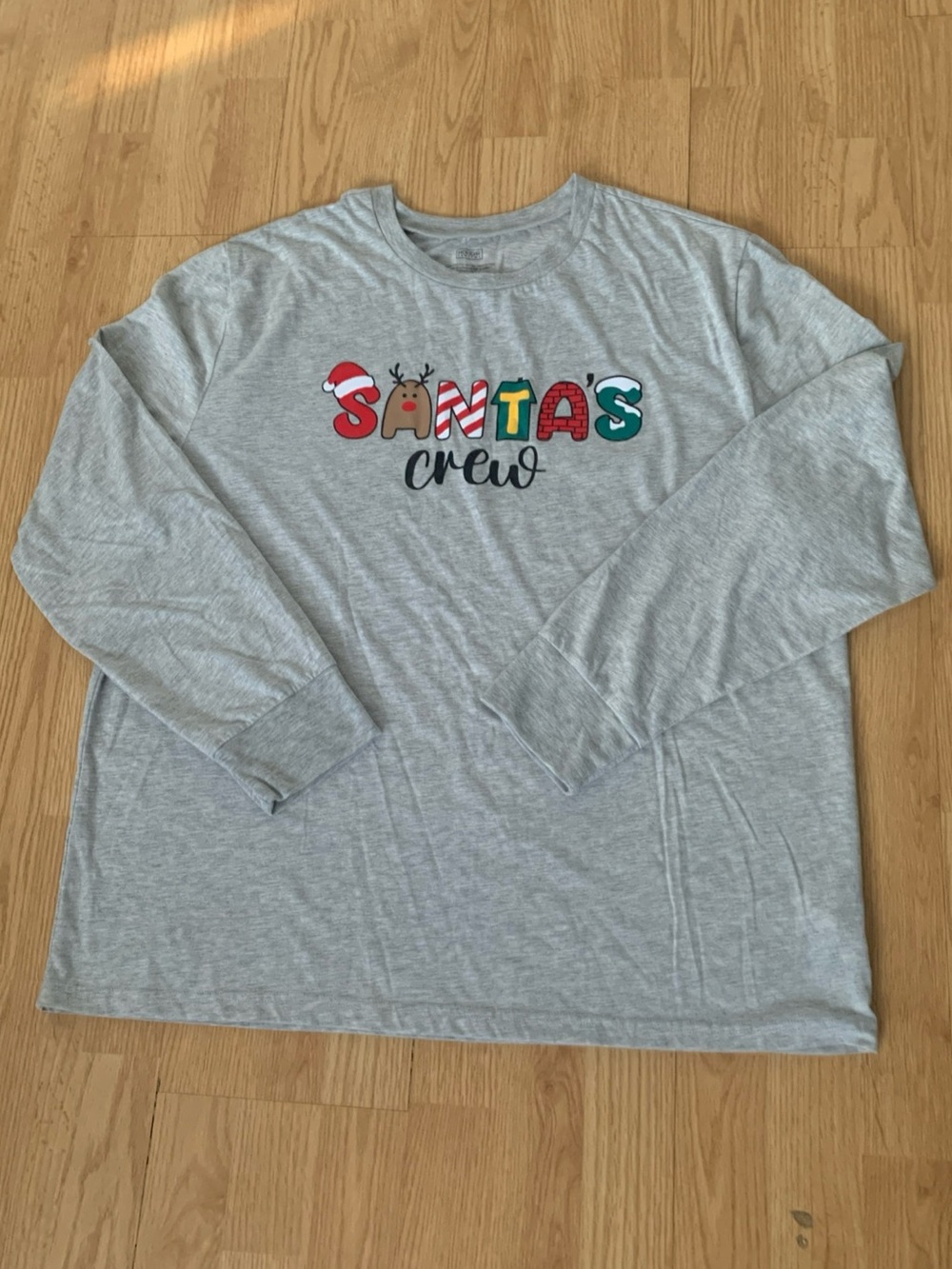 Holiday FamJams Unisex “Santa’s Crew” Long Sleeve Gray Pajama Shirt Top Size XL